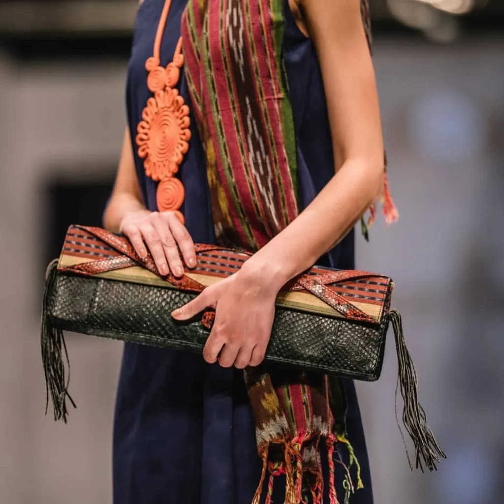 LONG WAY LOVE CLUTCH - 1